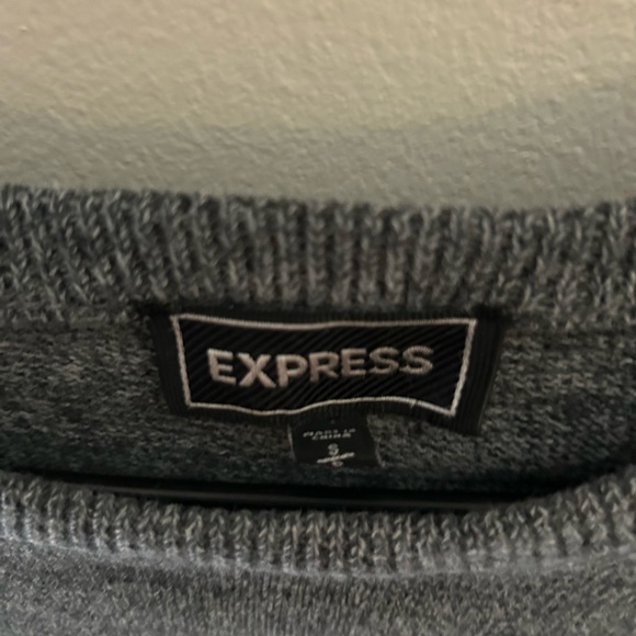 Size medium Express sweater - Picture 3 of 3